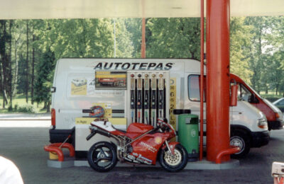 První moto příspěvek na 90s CZECH ROADS (2000)