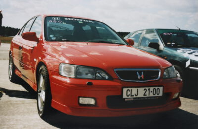 Zapomenutý japonský sedan (2003)